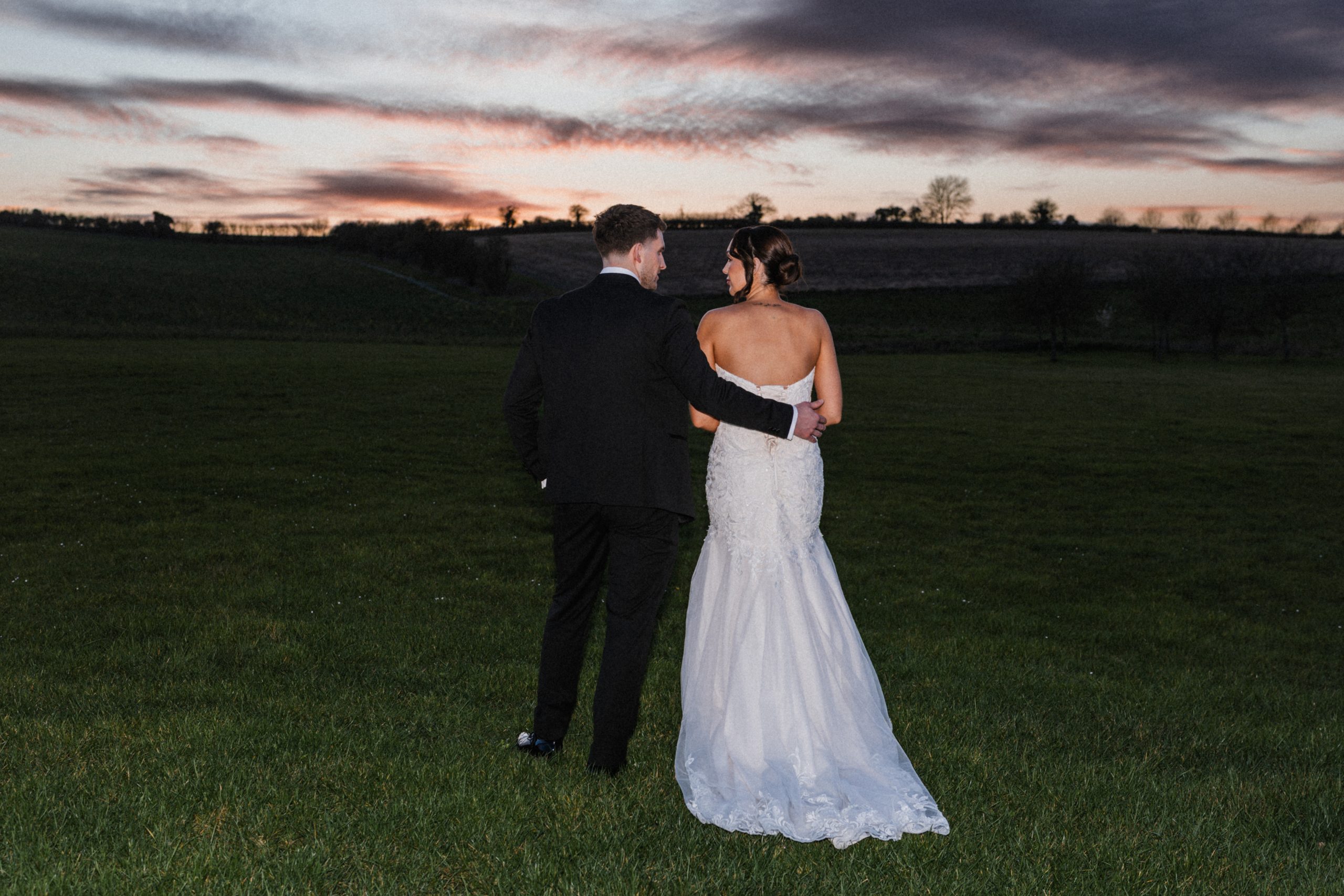 Jess and Tom’s sunset wedding portraits in the Wiltshire countryside near Wellington Barn